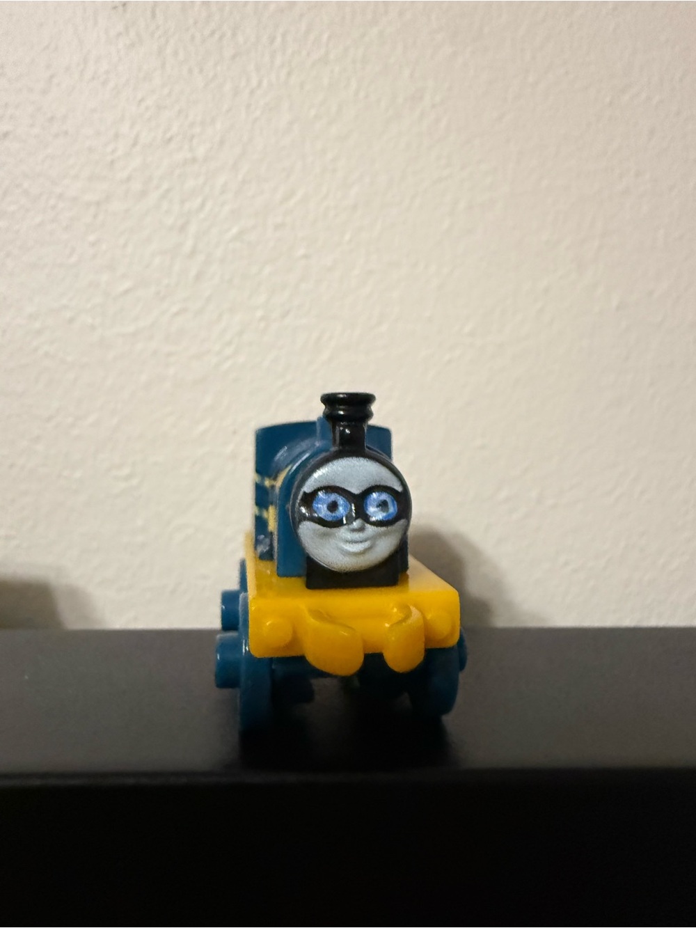 💖4/$25- Thomas & Friends MINIS Superhero Thomas Masked Lightning Bolt Train